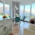 Апартаменты Summit 50s By Hillside