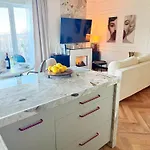 Апартаменты Summit 50s By Hillside *