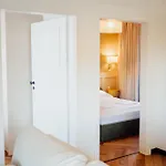 Summit 50s By Hillside Apartament