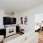 Summit 50s By Hillside Apartament