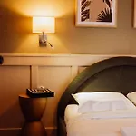 Summit 50s By Hillside Apartament