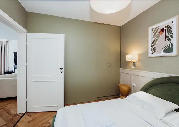 Summit 50s By Hillside